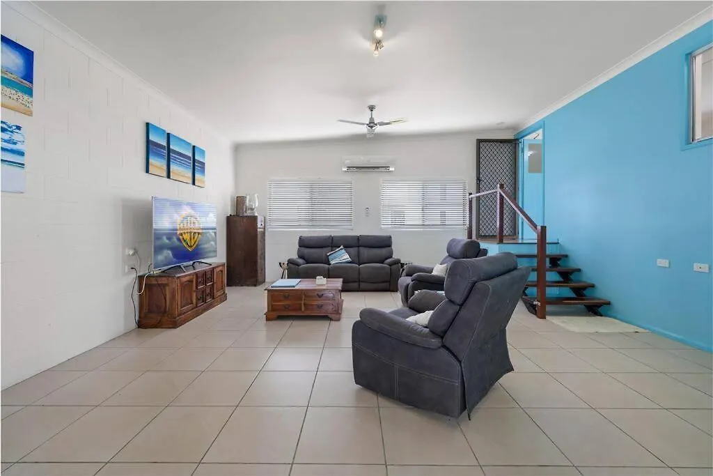 Holiday home Manta Ray On The Beach Kurrimine Beach Australia